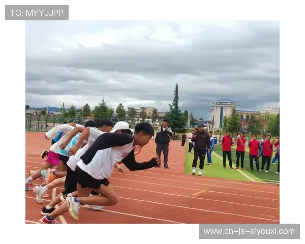 中长跑专项组演练补给策略，为比赛做好准备