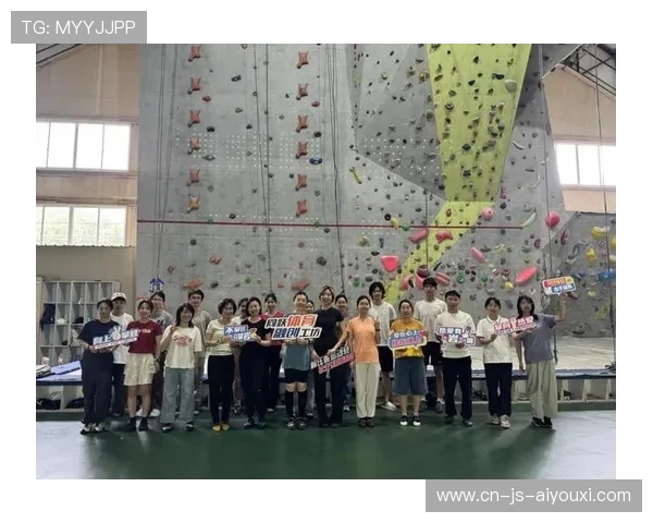 国际攀岩训练营举办夜间安全志愿者汇演,攀岩协会 国际攀岩训练营举办夜间安全志愿者汇演,攀岩协会