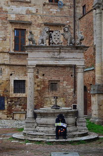 爱游戏体育在线-英超球队结合疲劳评分系统动态分配替补上场时机，英超受伤率